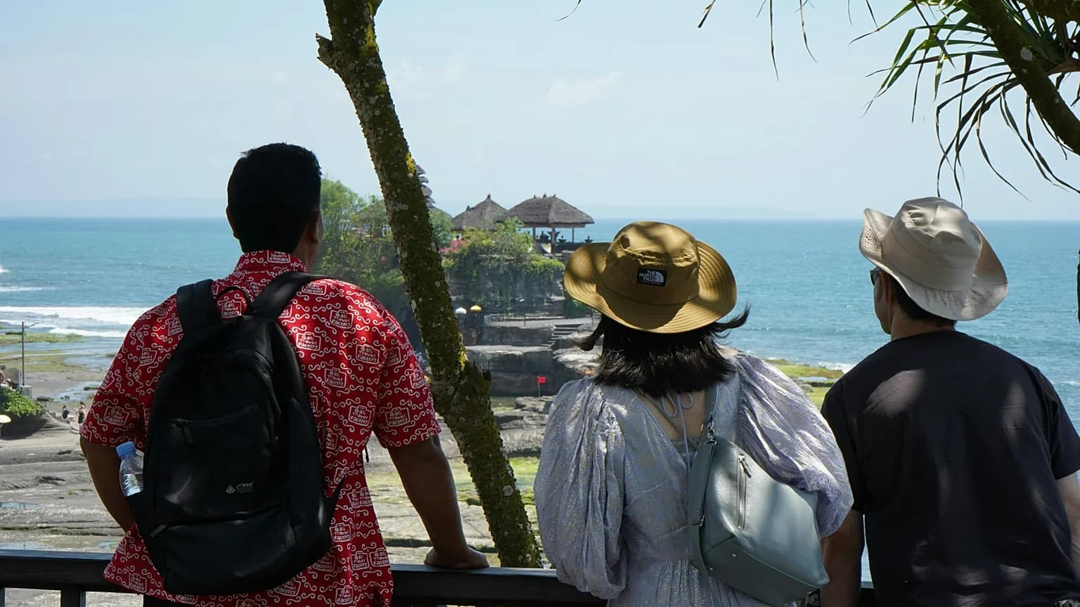 Runners on a Bali street